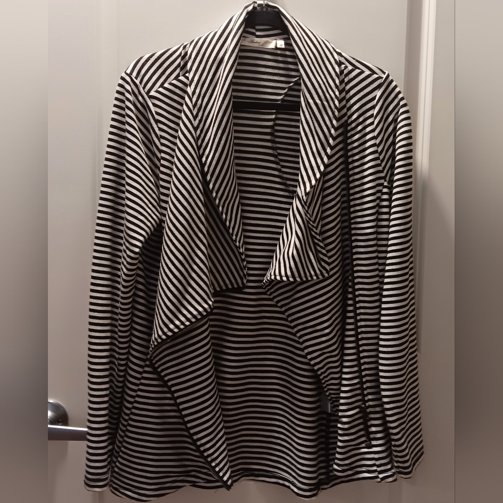 Blackstone and White Jacket Andree by Unit (M)